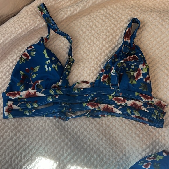 Bikini never worn! Adjustable - Picture 3 of 3
